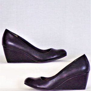COMFORT CUSHION 6.5M black wedge-heel pumps cushioned insoles